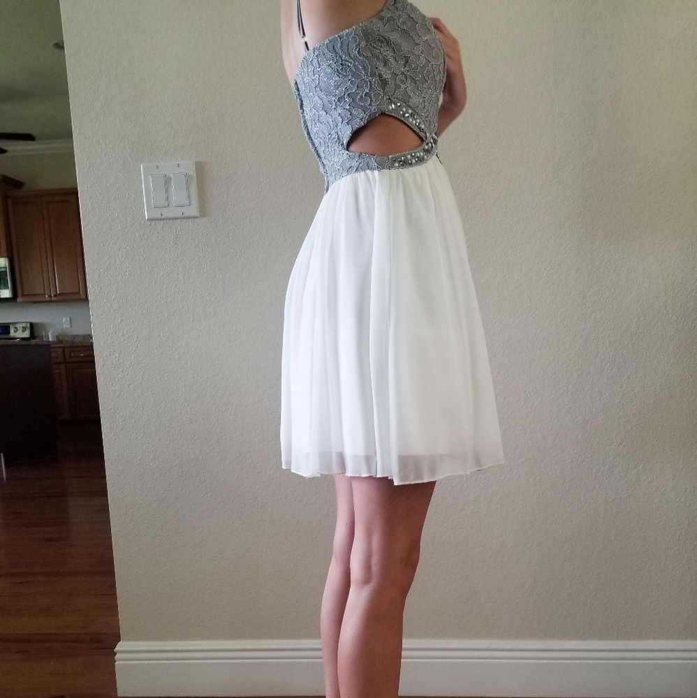 Dress - Picture 4 of 11